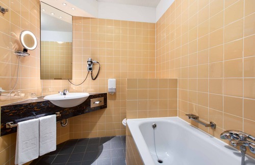 Zoetermeer Hotel | Ideal NH Zoetermeer: 4-Star Stay with Spa & Pool