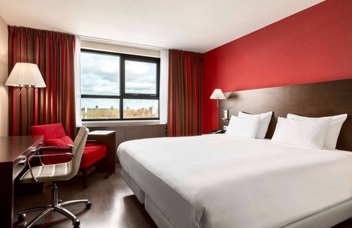Zoetermeer Hotel | Ideal NH Zoetermeer: 4-Star Stay with Spa & Pool