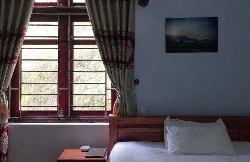 Cao Loc Bed & Breakfast | Cozy Nhat Son Guesthouse: Family-Friendly with Breakfast