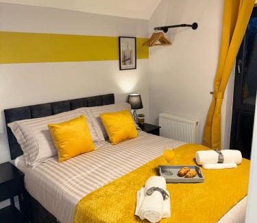Reading House | Convenient Family & Contractor House with Parking Available