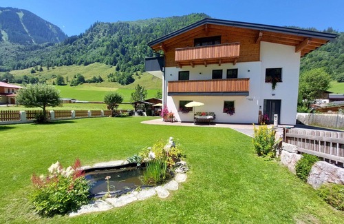 Fusch an der Grossglocknerstrasse Apartment | Cozy Apartment for 2 with WiFi, Balcony, and Parking