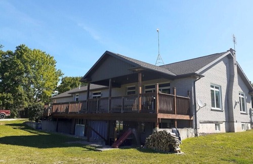 Niagara Falls House | Niagara Falls Country Living. Short and long term renting are also available