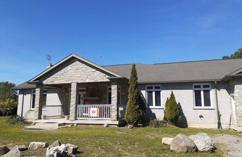Niagara Falls House | Niagara Falls Country Living. Short and long term renting are also available