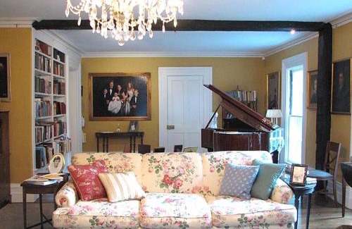 Lewiston House | Historic Niagara Gorge Mansion: Steps from the Falls