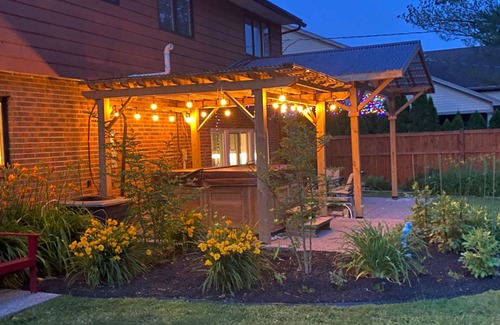 Fort Erie Cottage | Discover Niagara Riverview with Pool and Hot Tub Amenities
