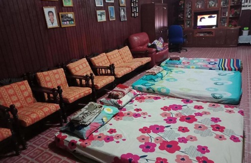 Miri House | Cozy Niah Cave Long House: Family & Pet-Friendly Retreat