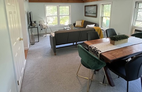 Niantic Apartment | Niantic water escape! 2 bd aptmt, 2nd flr
