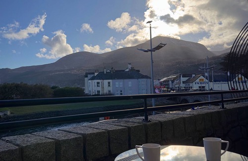 Newcastle Apartment | Coastal Retreat with Breathtaking Mourne Mountain Views