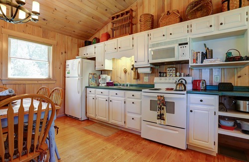 Rangeley Plantation House | Cozy Niboban Cabin 4: Pet-Friendly with Lake Views
