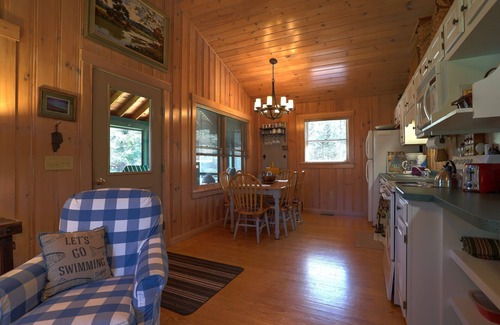 Rangeley Plantation House | Cozy Niboban Cabin 4: Pet-Friendly with Lake Views