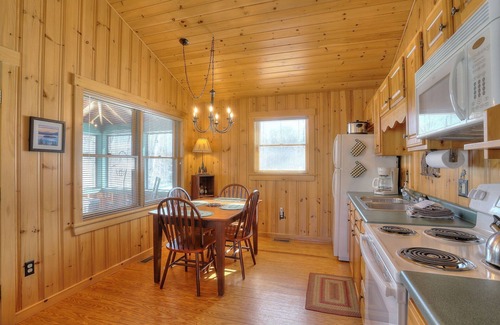 Rangeley Plantation House | Pet-Friendly Niboban Cabin 7 with Lake Views and Breakfast