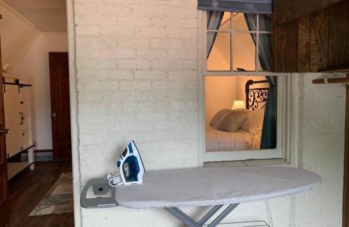 West Allis Apartment | Cozy 1 BR Apartment with WIFI & Office Near State Fair