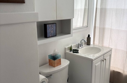 West Allis Apartment | Cozy 1 BR Apartment with WIFI & Office Near Milwaukee Mile