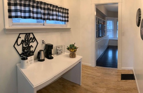 Middletown House | Inviting 107 Historic Home with Private Hot Tub & Spa