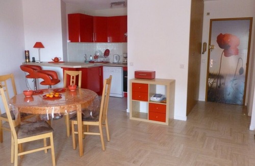 La Napoule Apartment | Bright 2-Room Apartment by the Sea with Pool Access