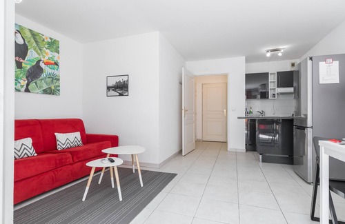 Gambetta Apartment | Modern 2-Room Apartment with Ocean View & Free Parking