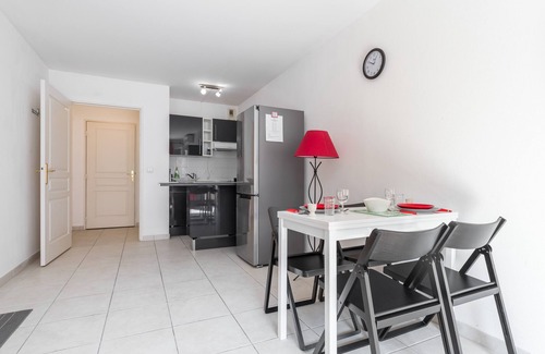 Gambetta Apartment | Modern 2-Room Apartment with Ocean View & Free Parking