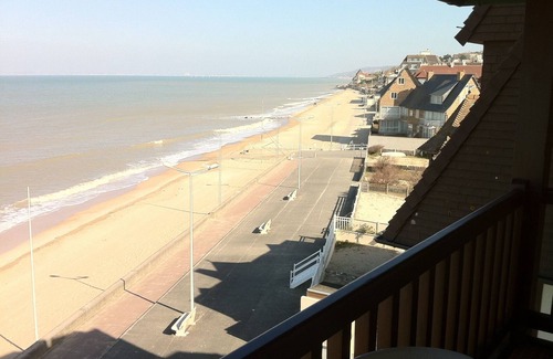 Blonville-sur-Mer Apartment | Bright Rooms with Balcony & Ocean View in Blonville