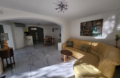 Plage de la Garonnette Apartment | Exceptional Golf de Saint Tropez Retreat Near the Sea