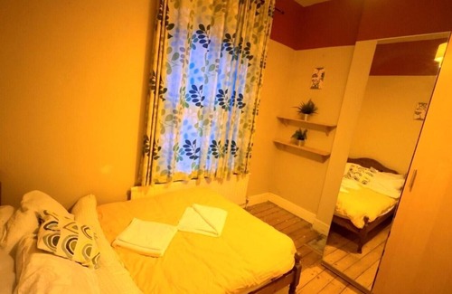 Walsall Apartment | Nice 3 Bed Apartment in Central Walsall