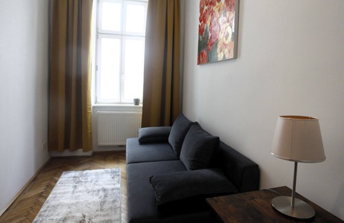 Brigittenau Apartment | Exceptional 3-Room Apartment Near Augarten with Breakfast