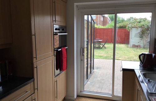 Basildon House | Spacious 4-Bedroom House Near Basildon Town Centre