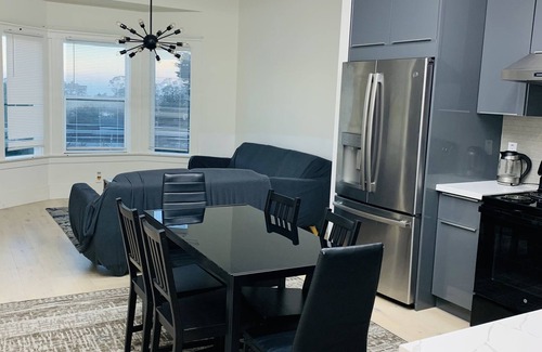 Lakeshore House | Cozy 5-Bedroom House with WiFi and Hot Tub in Daly City