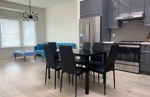 Lakeshore House | Cozy 5-Bedroom House with WiFi and Hot Tub in Daly City