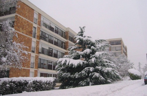 Epinay-sous-Senart Apartment | Inviting Apartment by Forest and River with Great Amenities