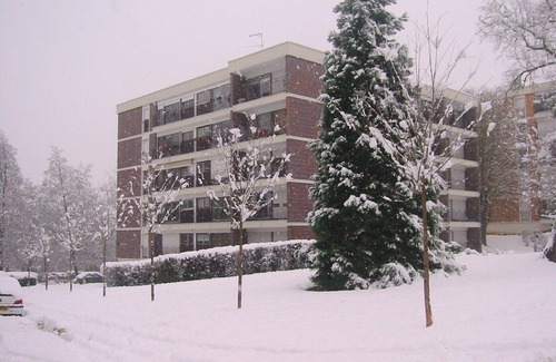 Epinay-sous-Senart Apartment | Inviting Apartment by Forest and River with Great Amenities