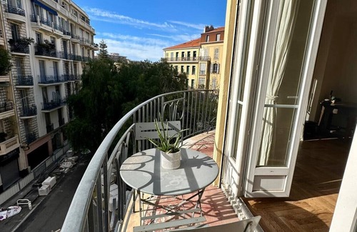 Thiers Apartment | Spacious 56m² Balcony Retreat by the Sea with Ocean View
