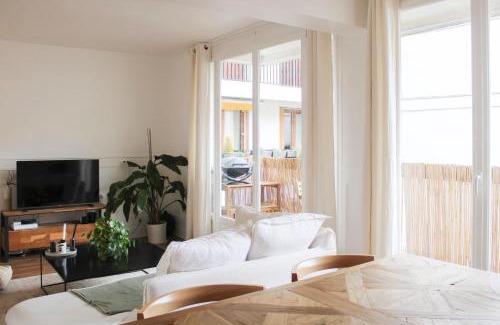 20th Arrondissement Apartment | Cozy 57m Retreat Near Ménilmontant with Family Amenities