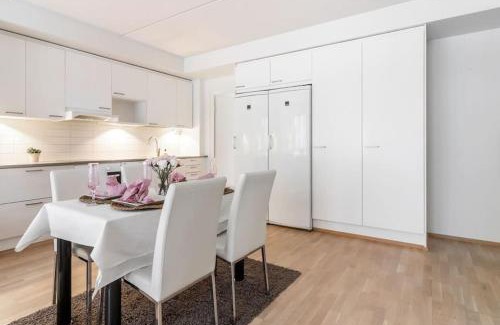 Etela-Kaarela Apartment | Comfortable 3-Bed Apartment with Sauna for Family Fun