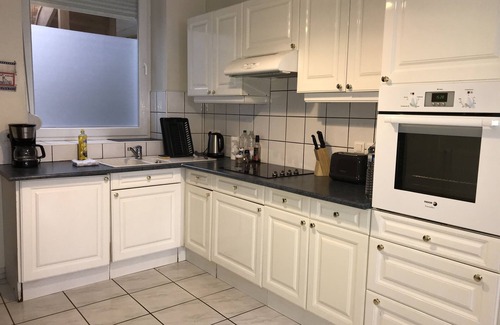 Verdun Apartment | Cozy Stay Near London Dock with Family-Friendly Amenities