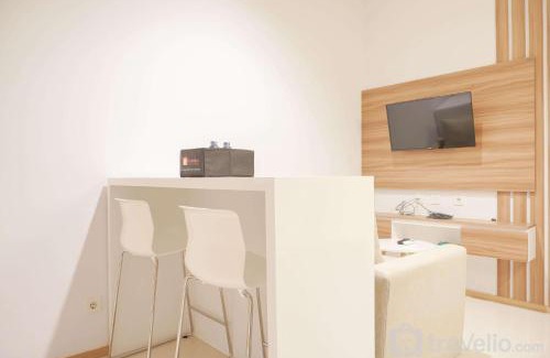 Mampang Prapatan Apartment | Cozy 1BR Retreat at Samara Suites with Pool Access