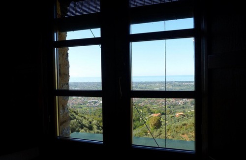 Santa Lucia House | Blissful Retreat with Ocean Views, Spa & Family-Friendly Amenities