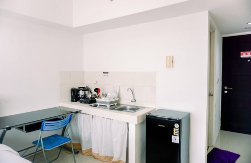 Kuningan Apartment | Cozy Studio Retreat at Ambassade Kuningan with Pool Access