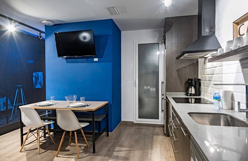 El Camp de l'Arpa del Clot Apartment | Cozy 2-Bedroom Apartment Near Sagrada with Spa & Breakfast
