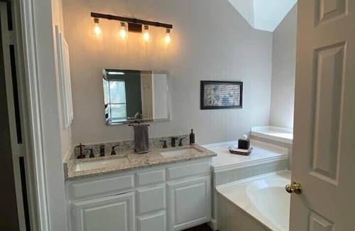 North Central Carrollton House | Elegant Home Near DFW Airport with Family-Friendly Amenities