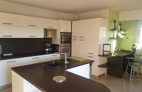 Fabron Villa | Nice and its Promenade des Anglais just 5 minutes away.
