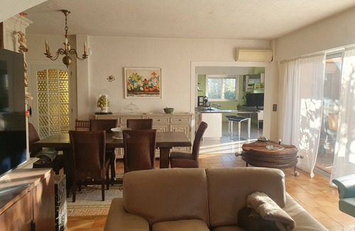Fabron Villa | Nice and its Promenade des Anglais just 5 minutes away.