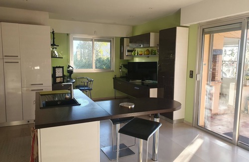 Fabron Villa | Nice and its Promenade des Anglais just 5 minutes away.