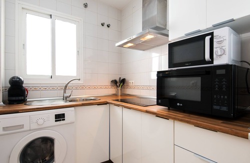 La Trinidad Apartment | Stylish Apartment with Spa, Kitchen & Child-Friendly Spaces