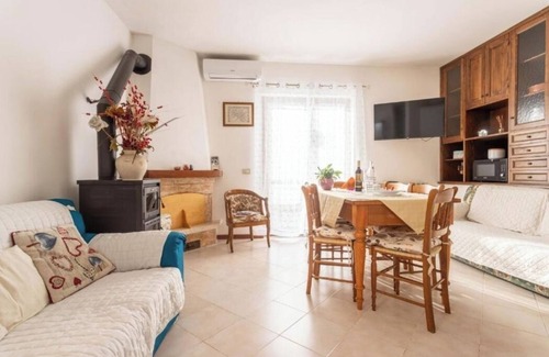 Sasso d'Ombrone Apartment | Quiet Family Apartment with Kitchen and Breakfast Included