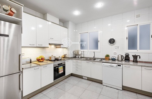 Dreta de l'Eixample Condo | Spacious Apartment with Ocean View Near Passeig de Gràcia