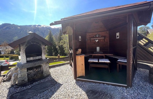 Muhlbach im Pinzgau Apartment | Inviting Apartment with Terrace, Lake View & Free WIFI