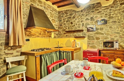 Torre A Castello Apartment | Pet-Friendly Retreat with Pool & Panoramic Views for 3