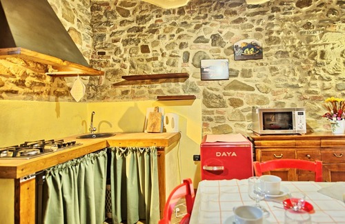 Torre A Castello Apartment | Pet-Friendly Retreat with Pool & Panoramic Views for 3