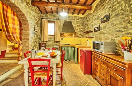 Torre A Castello Apartment | Pet-Friendly Retreat with Pool & Panoramic Views for 3