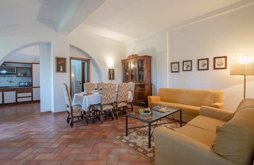 Ponte di Gabbiano Apartment | Inviting Apartment for 5 with Pool & Pet-Friendly Perks